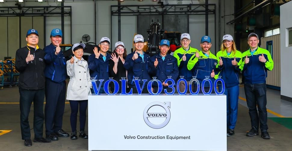 沃尔沃建筑设备上海工厂第30000台设备正式下线
