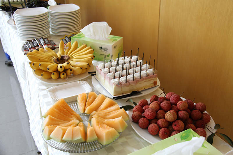 Jinan Tianye Company prepared exquisite tea breaks for the Wo family who came from afar.
