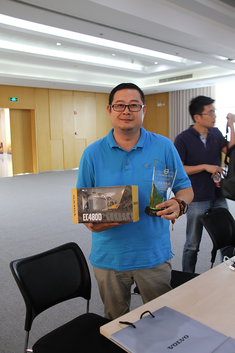 Jinan Tianye Company won the Volvo 2018 First Half Sales Excellence Award.
